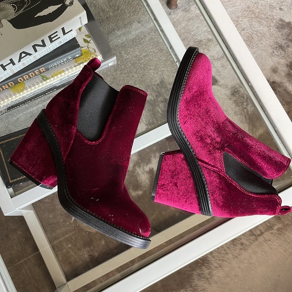 Woman’s booties - Picture 4 of 7